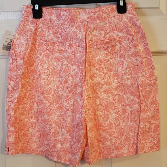Liz Claiborne LizGolf Active Shorts Paisley Print Size 8 NWT - Picture 3 of 6